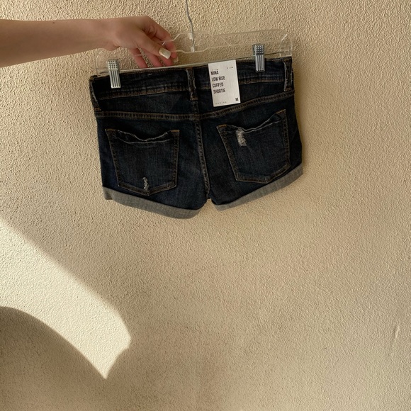 Shorts - Picture 3 of 4